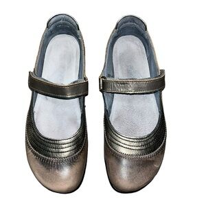 Naot 35/4-5.0 Kirei Metal Gray Gold Leather Mary Jane Shoes Sandals